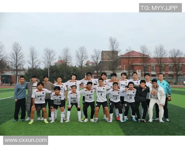 杭州足球队的团队协作揭秘:如何在绿茵场上实现完美配合与默契合作 杭州足球队的团队协作揭秘:如何在绿茵场上实现完美配合与默契合作