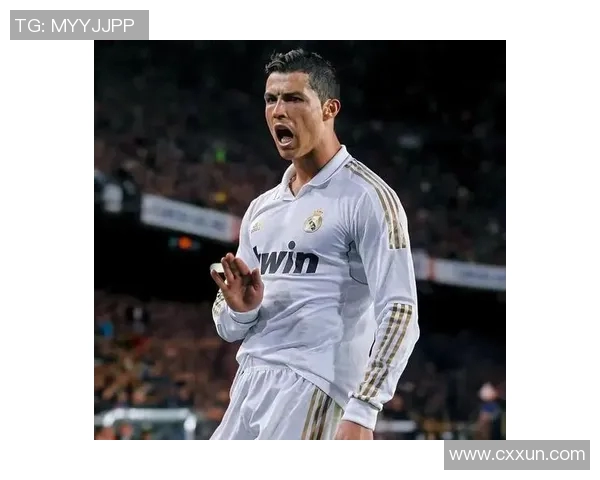 超级帅哥足球明星究竟是谁引发了众多球迷的热议与关注 超级帅哥足球明星究竟是谁引发了众多球迷的热议与关注